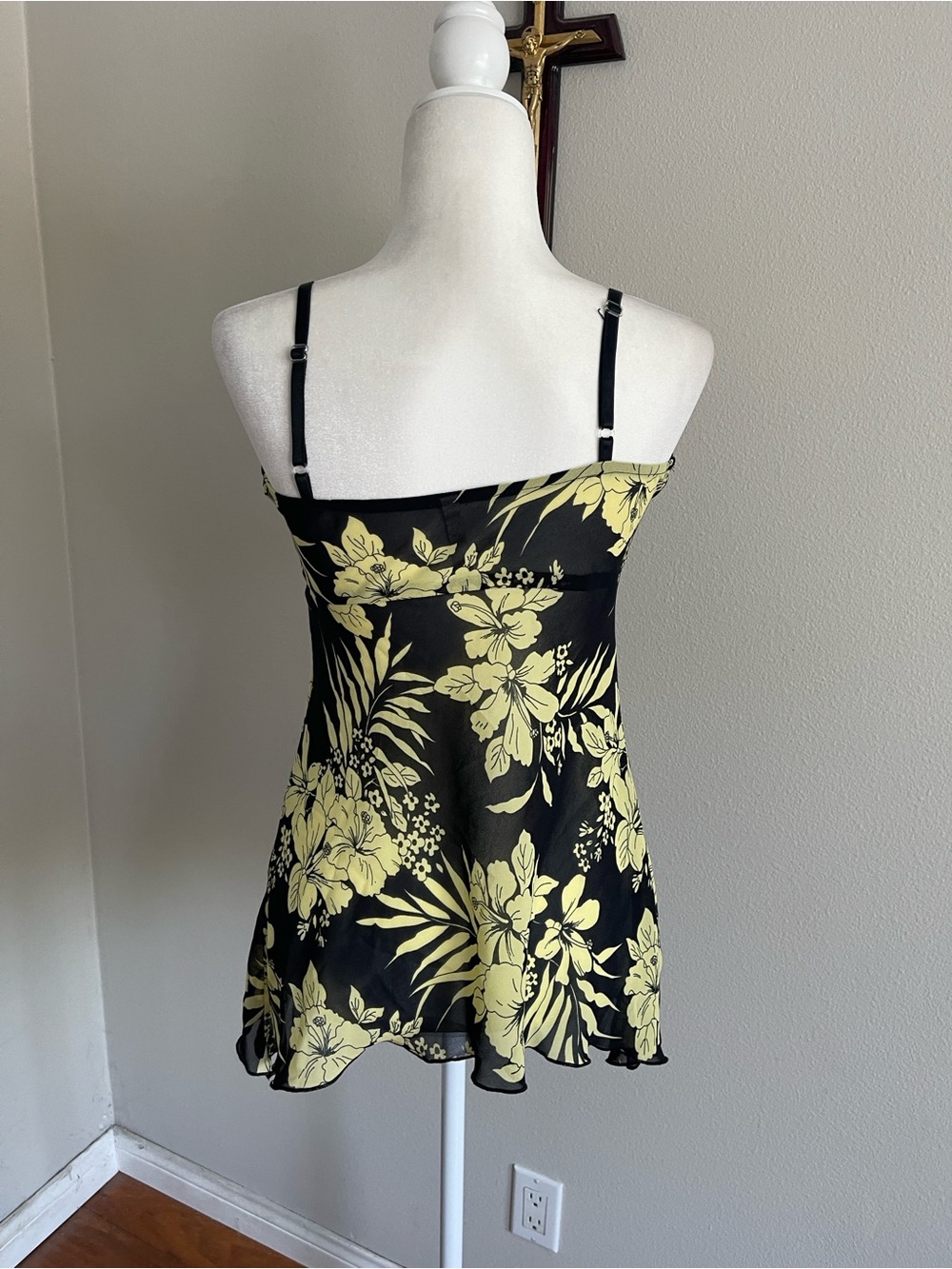 Antthony Black and Yellow Floral Ruffle Cami Top - Picture 5 of 7